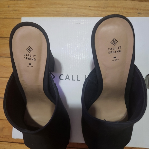 Call it spring size 8.5 sandals hight heels. - Picture 5 of 6